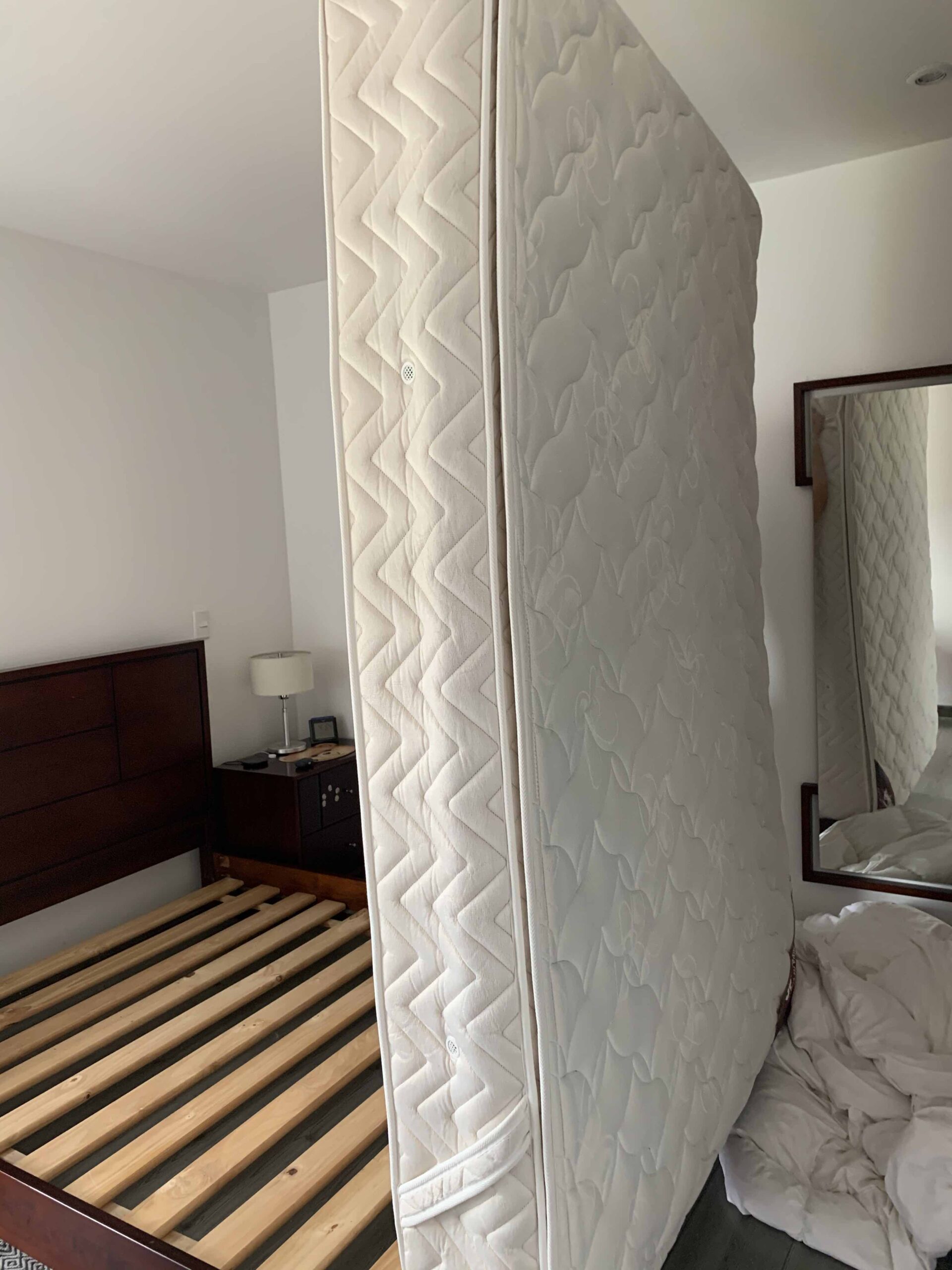 Cama doble + 2 mesas de noche + Colchon Spring